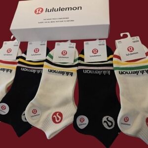 Lululemon Womens Logo Ankle Socks Small BNWT 5 Pair Black & White